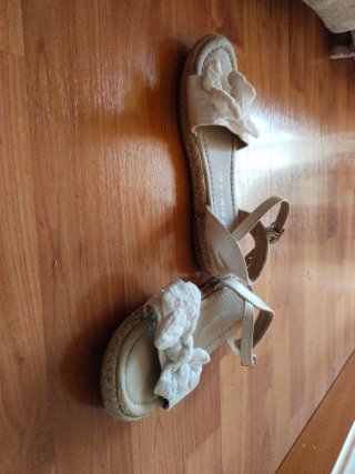Sandalias blancas con lazo