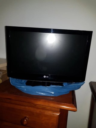 Dormitorio completo de  madera con TV