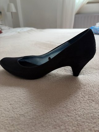 Zapatos negros tacón bajo