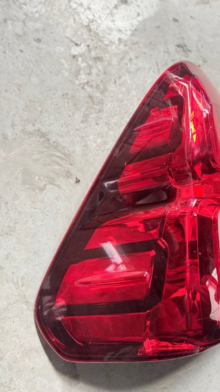 2VP-923322-030A Piloto trasero izquierdo Toyota Hi