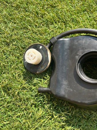 Caja filtro aire + bomba gasolina Suzuki Burgman