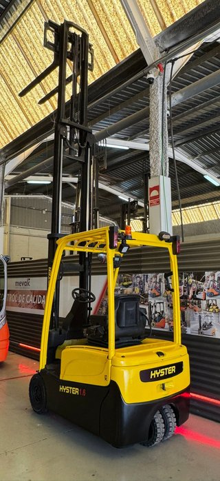 CARRETILLA ELEVADORA 1600 KG BATERIA NUEVA