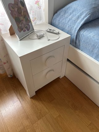 Cama nido blanca con mesilla