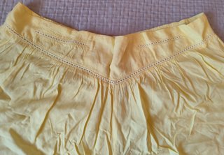 Pantalón corto amarillo mujer