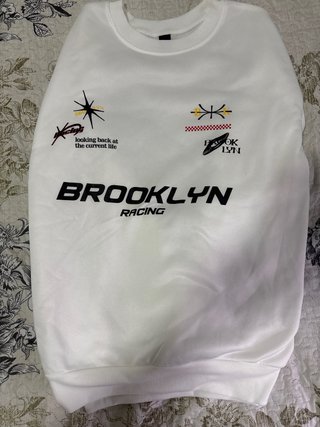 Sudadera blanca con estampado Brooklyn