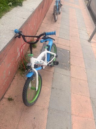 Bicicleta infantil blanca y verde