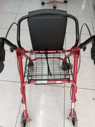Andador 4 ruedas con asiento y frenos