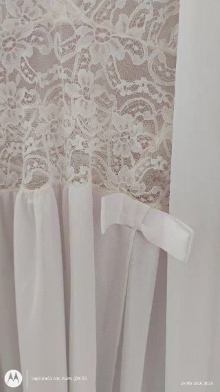 Bata y picardías de encaje blanco