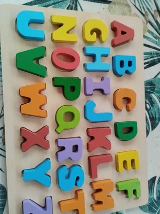 Puzzle de madera con letras del abecedario