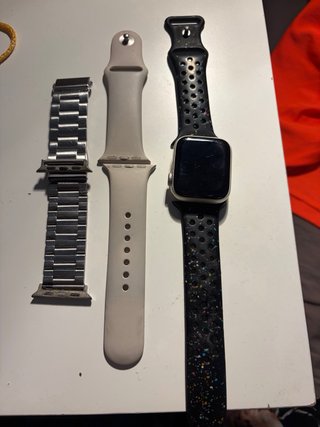 Apple Watch SE 40mm con cargador y correas