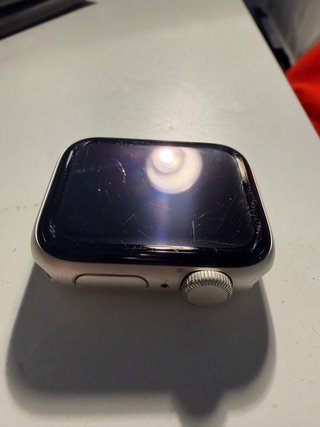 Apple Watch SE 40mm con cargador y correas