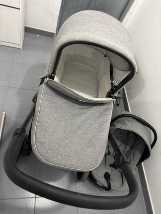 Cochecito de bebé gris