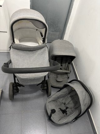 Cochecito de bebé gris