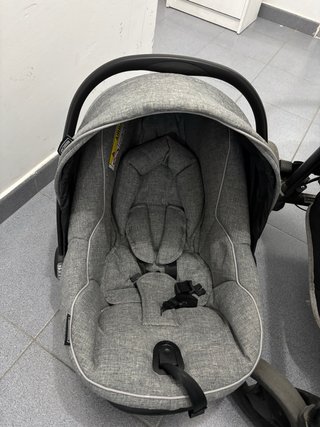 Cochecito de bebé gris