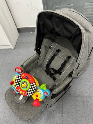 Cochecito de bebé gris