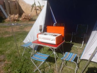 Tienda acampada en perfecto estado