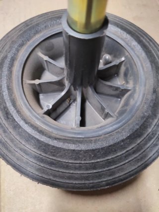 Ruedas cubo basura metal plástico goma