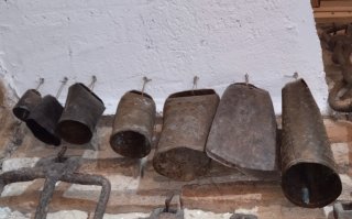 Cencerros antiguos de metal