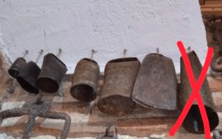 Antiche campane in metallo