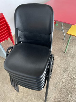 16 sillas de oficina apilables negras