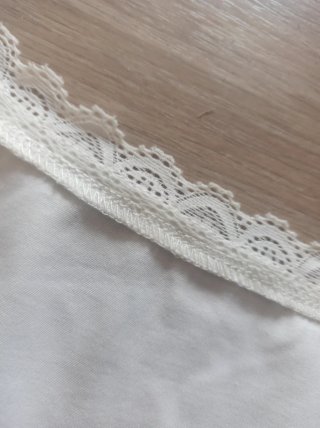 Blusa blanca con encaje