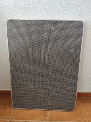 Mesa plegable gris y blanca