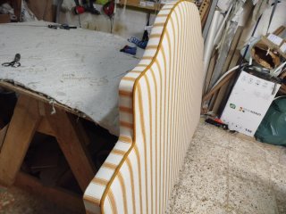 Cabecero tapizado beige y dorado
