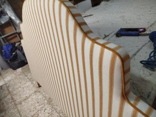 Cabecero tapizado beige y dorado