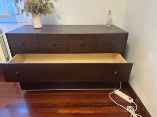 Cómoda de habitación de madera