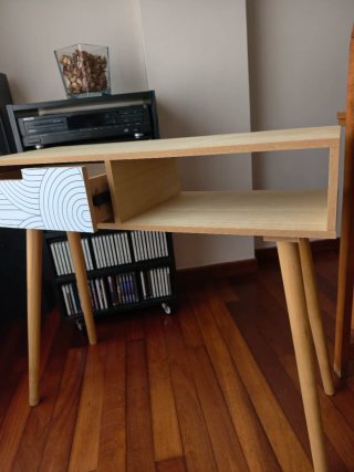 Tavolo consolle nordica con cassetto e ripiano