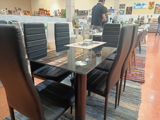 Mesa de comedor negra con 6 sillas