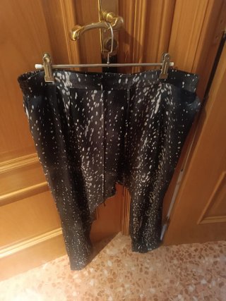 Pantalón estampado blanco y negro