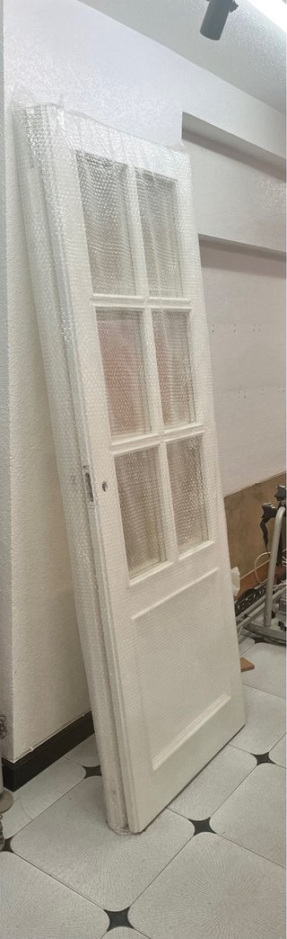 Puerta lacada con cristal