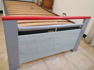 Letto singolo con rete e materasso