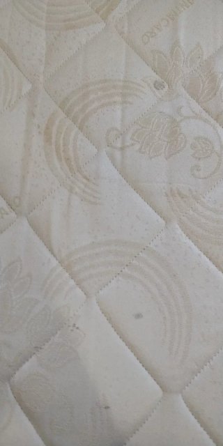 Letto singolo con rete e materasso