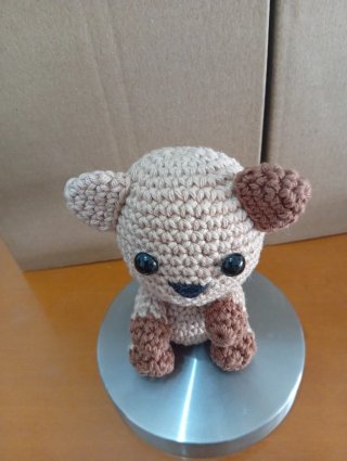 Gato de peluche tejido a mano