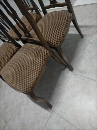 Juego de 4 sillas de madera