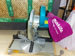 Ingletadora Makita con bolsa de polvo