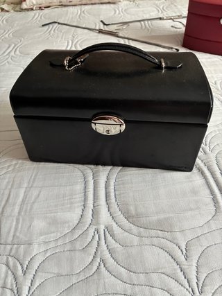 Joyero negro con espejo y cajones