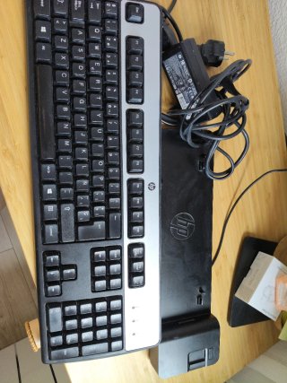 Base de Carga HP UltraSlim, cargador y teclados HP