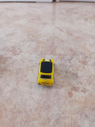 Coches de colección amarillos