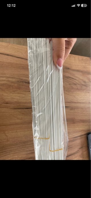 Lote de perchas blancas de plástico