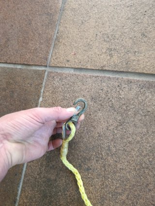 Cabo 22m+4m con mosquetón, polea y boyas artiach.