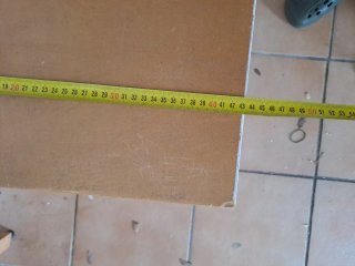Armario de madera con puerta