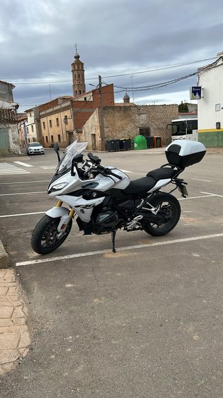 BMW R 1250 RS 2024 Blanca y Negra