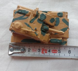 Soldatini di plastica e carro armato militare