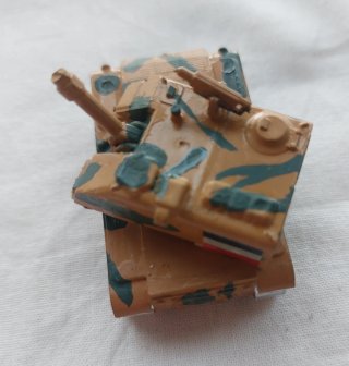 Soldatini di plastica e carro armato militare