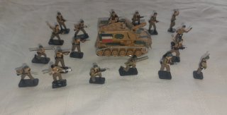 Soldatini di plastica e carro armato militare