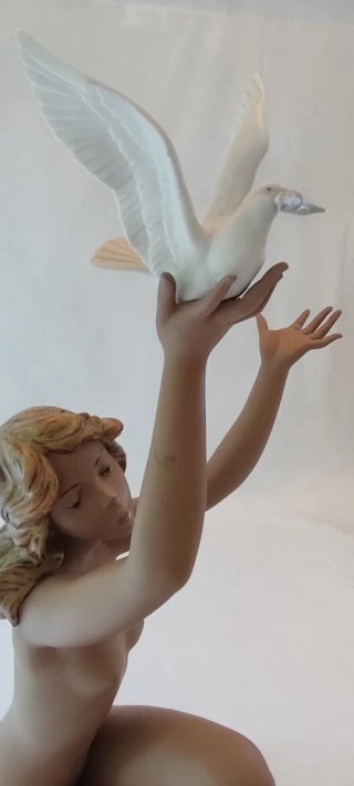 01013559 "OFRENDA DE PAZ". LLADRÓ