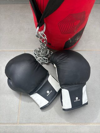 Saco de boxeo y guantes junior